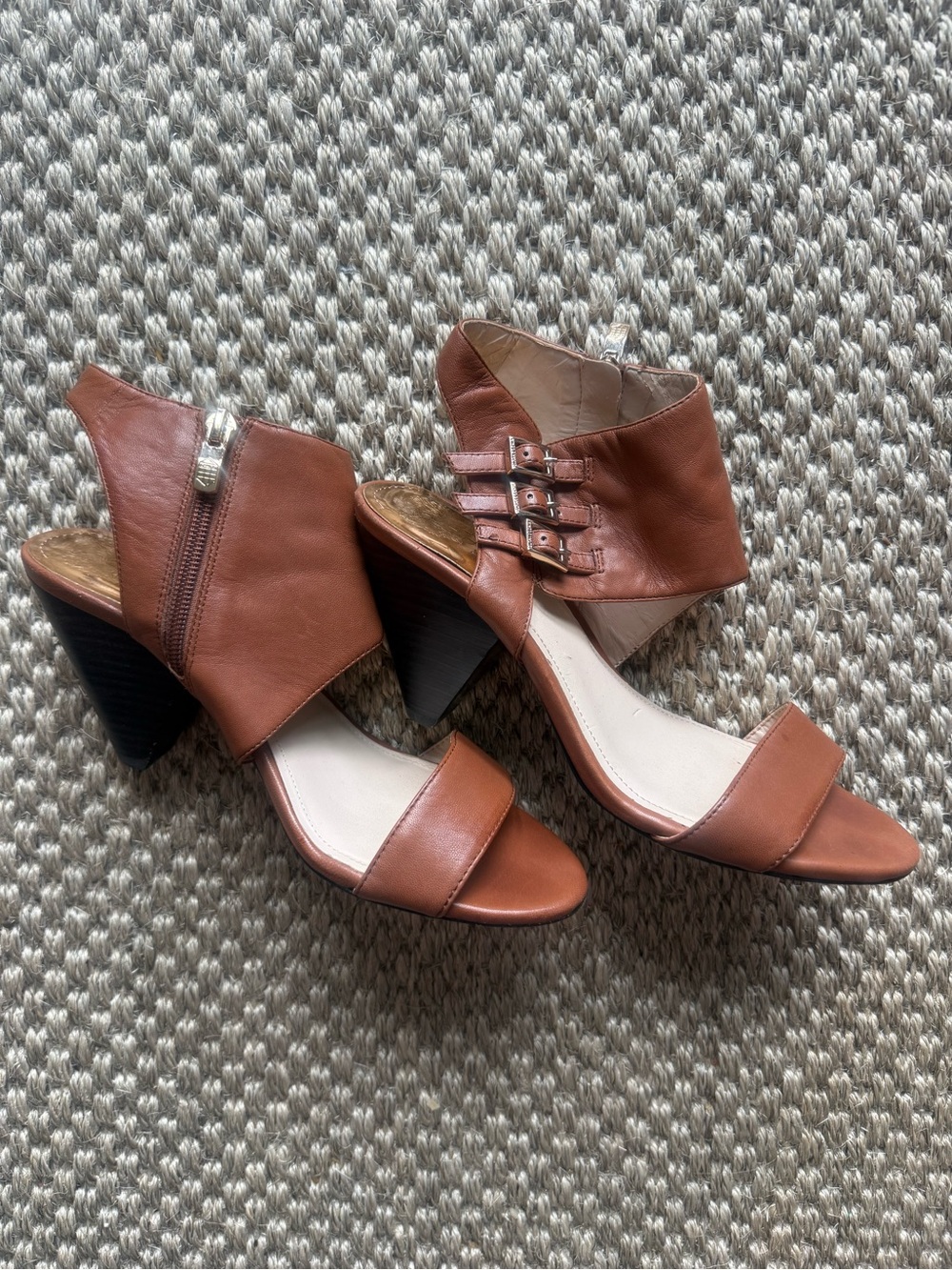 VINCE CAMUTO WITHOUT BOX SIZE 7.5 BROWN  LEATHER MID HEEL MULE WOMEN'S